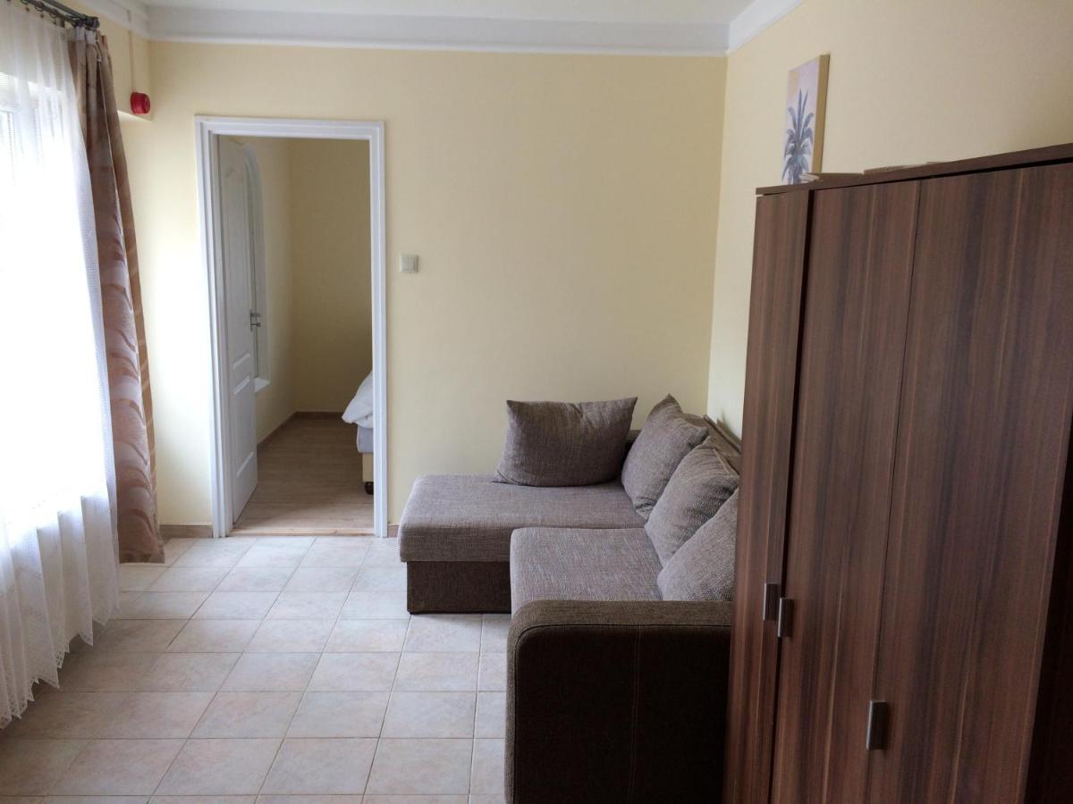 Harmonia Panzio Apartment Bogacs Bagian luar foto