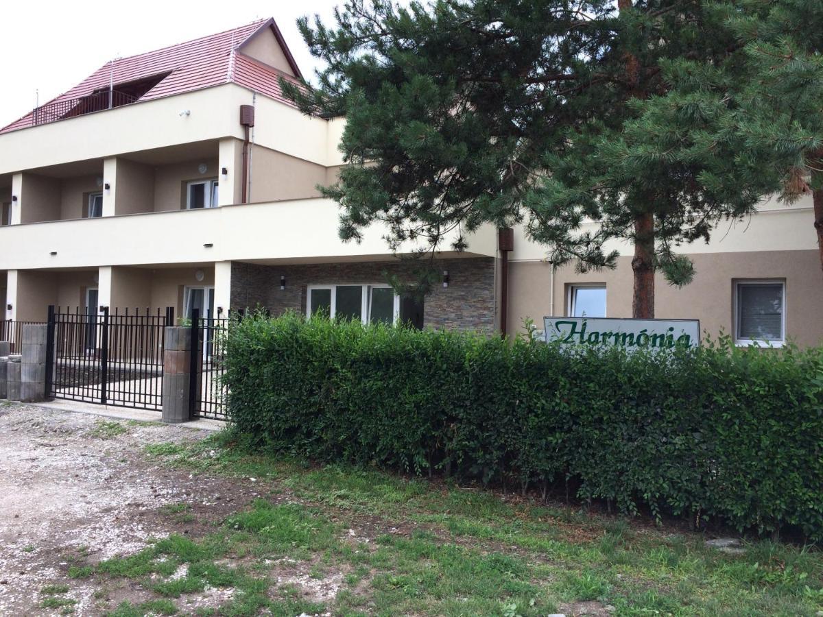 Harmonia Panzio Apartment Bogacs Bagian luar foto