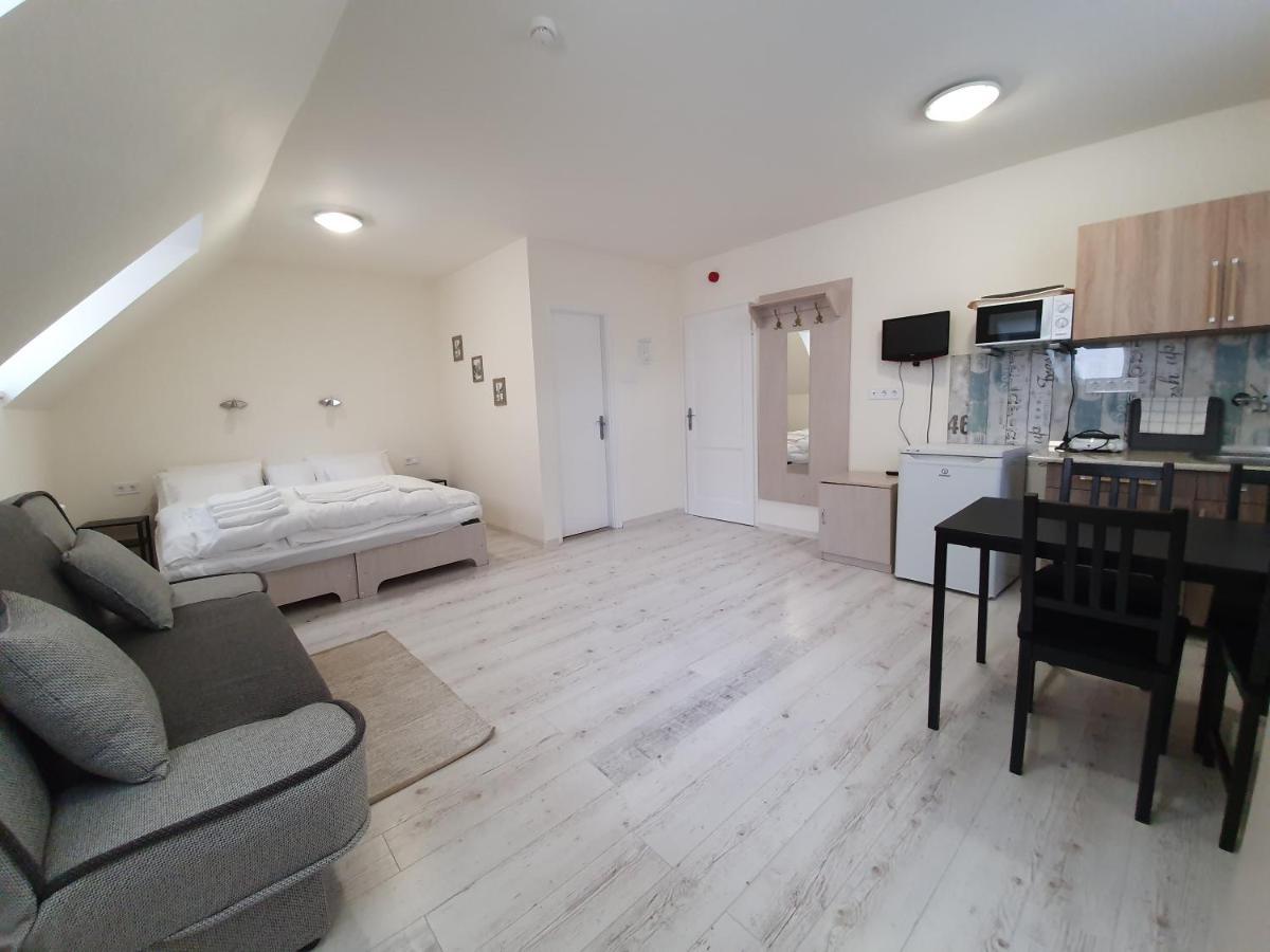 Harmonia Panzio Apartment Bogacs Bagian luar foto