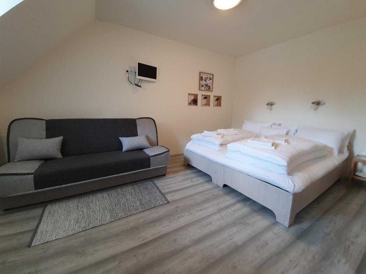 Harmonia Panzio Apartment Bogacs Bagian luar foto