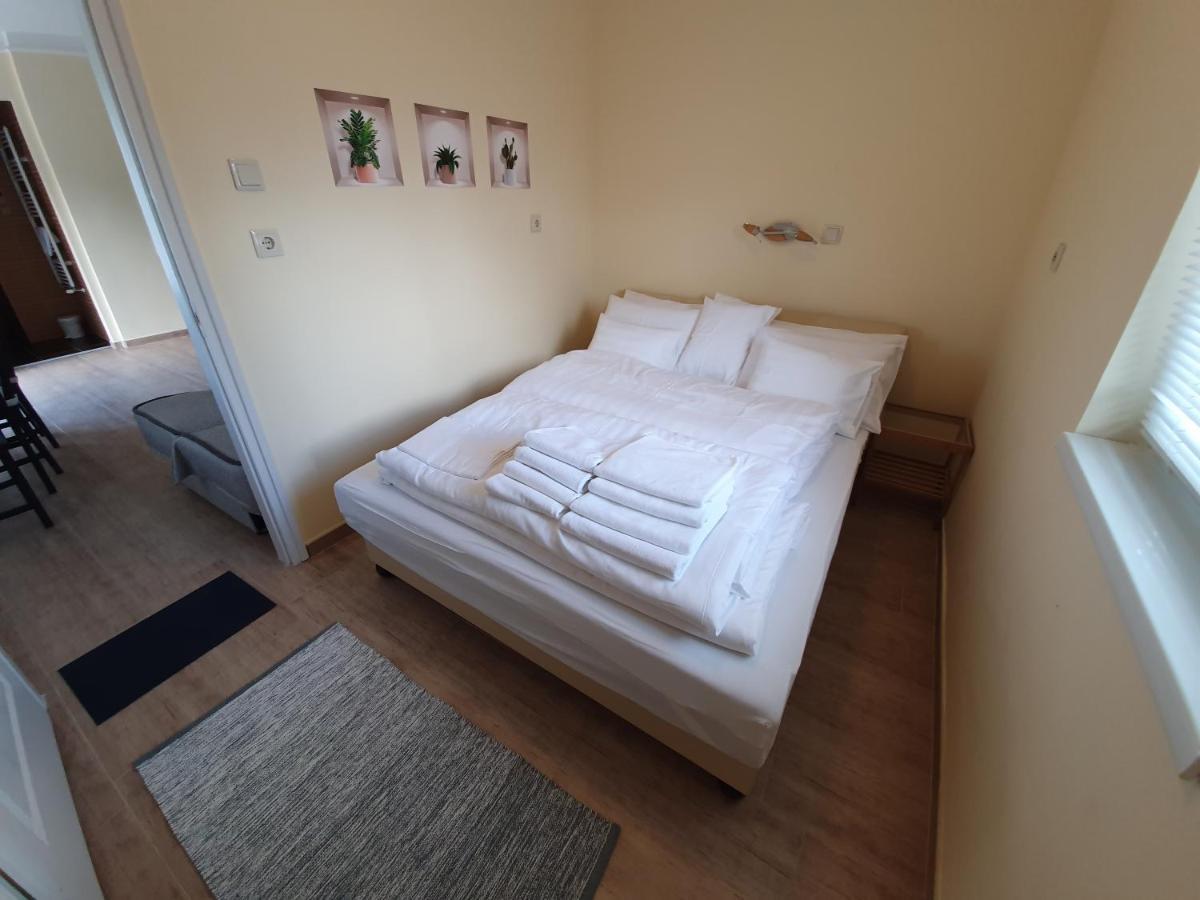 Harmonia Panzio Apartment Bogacs Bagian luar foto